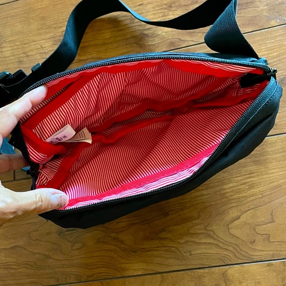 Herschel Hip Bag - Picture 4 of 4